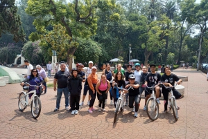 PASEO EN BICICLETA POR ICONICOS SITIOS DE LA CDMX / DESAYUNO Y CERVEZA