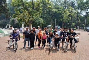 PASEO EN BICICLETA POR ICONICOS SITIOS DE LA CDMX / DESAYUNO Y CERVEZA