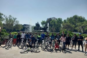 PASEO EN BICICLETA POR ICONICOS SITIOS DE LA CDMX / DESAYUNO Y CERVEZA