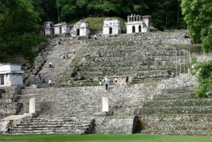 Yacimientos arqueológicos y selva de Bonampak y Yaxchilán