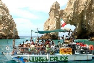 Cabo San Lucas: La Tortuga Catamaran Snorkeling Tour