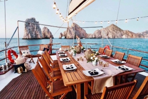 Cabo San Lucas: Luxury Sunset Cruise with Drinks and Dinner