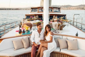 Cabo San Lucas: Luxury Sunset Cruise with Drinks and Dinner