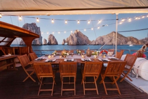 Cabo San Lucas: Luxury Sunset Cruise with Drinks and Dinner