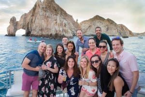 Cabo San Lucas: Luxury Sunset Cruise with Drinks and Snacks
