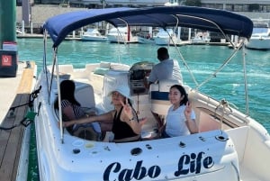 Cabo San Lucas: Tour privado en yate con equipo de snorkel