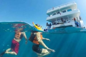 Cabo San Lucas: Snorkeling Cruise with Lunch and Open Bar