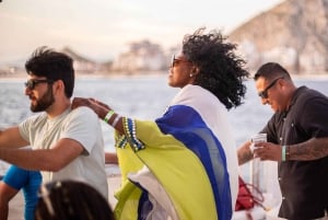 Cabo San Lucas: crucero de fiesta al atardecer con barra libre