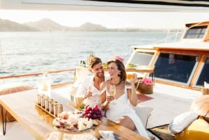 Cabo San Lucas: Sunset Yacht Cruise w/Chef Dinner & Open Bar