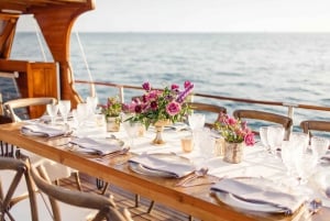 Cabo San Lucas: Sunset Yacht Cruise w/Chef Dinner & Open Bar