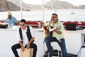 Cabo: Crucero al Atardecer con Cena, Música y Barra Libre