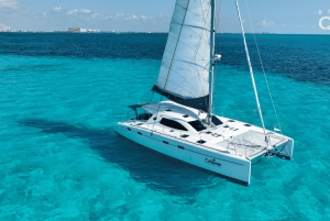 Cancun: Catamaran to Isla Mujeres with Open Bar & Buffet