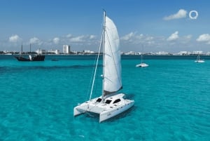 Cancun: Catamaran to Isla Mujeres with Open Bar & Buffet