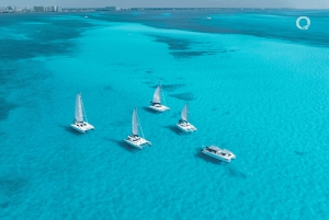 Cancun: Catamaran to Isla Mujeres with Open Bar & Buffet