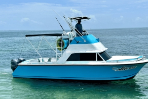 Cancun: 25 ft. Correct Craft Offshore Fishing Experience