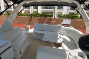 Cancun: 4-hour 55ft Luxury Yacht Rental with Food and Drinks