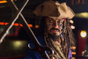 Cancún: Captain Hook Dinner Cruise with Pirate Show