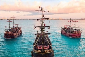 Cancún: Captain Hook Pirate Ship Dinner Cruise