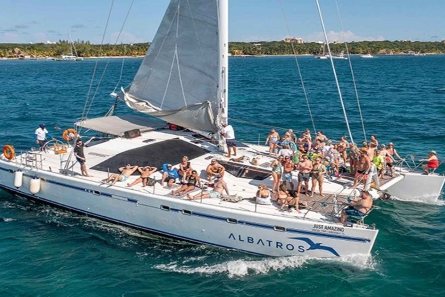 Cancún: Crucero en catamarán a Isla Mujeres con snorkel