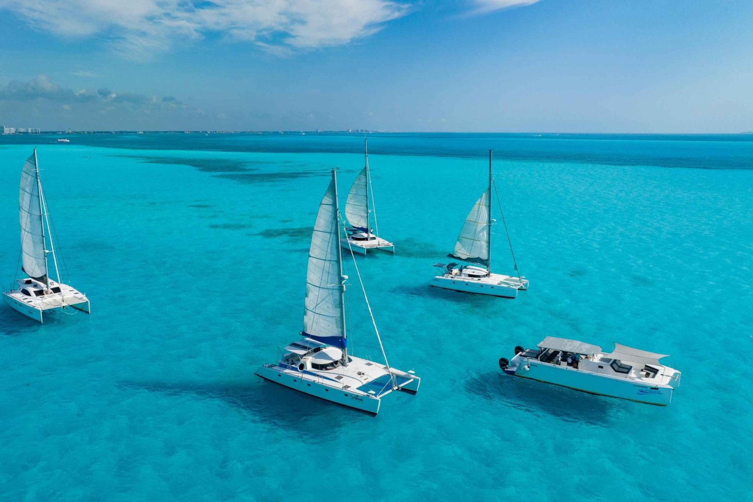 Crucero en catamarán de Cancún a Isla Mujeres con snorkel