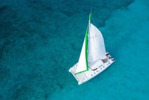 Cancún: Crucero en catamarán a Isla Mujeres con snorkel