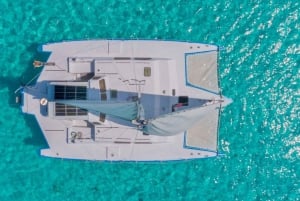 Cancún: Crucero en catamarán a Isla Mujeres con snorkel