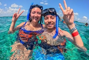 Crucero en catamarán de Cancún a Isla Mujeres con snorkel