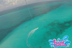 Cancún: Catamarán Plus a Isla Mujeres con Parasail