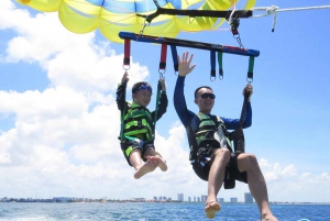 Cancún: Catamarán Plus a Isla Mujeres con Parasail