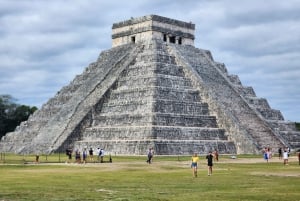 Cancún Classic Chichén Itzá, Cenote Saamal & Valladolid tour