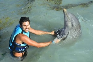 Cancun: Dolphin Swim and Garrafon Reef Park Tour with Buffet