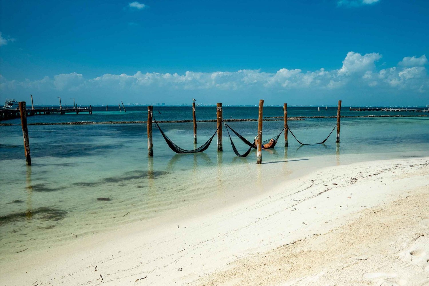 Cancún: Excursión familiar en catamarán a Isla Mujeres con snorkel