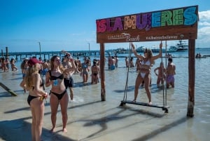 Cancún: Excursión familiar en catamarán a Isla Mujeres con snorkel