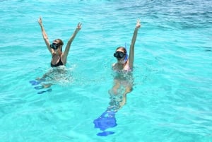 Cancún: Excursión familiar en catamarán a Isla Mujeres con snorkel