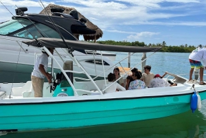 Cancún: Excursión Familiar de Snorkel. Nada entre peces tropicales