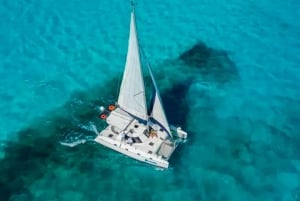 Cancún: Catamarán privado de medio día para 35 personas