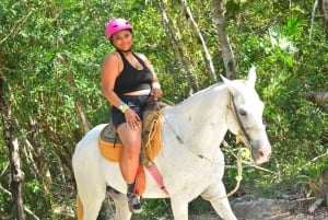 Cancún/Riviera Maya: Excursión a caballo, en quad, tirolesa y cenotes