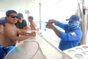 Isla Mujeres: Catamaran Tour with Open Bar & Optional Lunch
