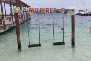 Cancun: Isla Mujeres Catamaran Tour with Lunch and Open Bar