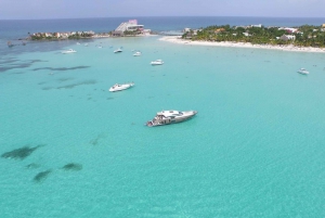 Cancun: Isla Mujeres Cruise with Snorkeling & Open Bar