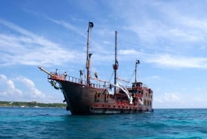 Cancún: Cena Crucero Pirata Jolly Roger
