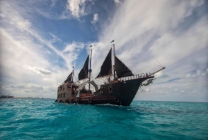 Cancun: Jolly Roger Pirate Show With Dinner