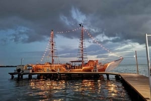 Cancún: Cena de Langosta ¡Crucero en Galeón Español!