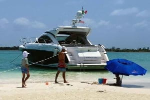 Cancun: Luxury Sunseeker 50 Yacht Charter to Isla Mujeres