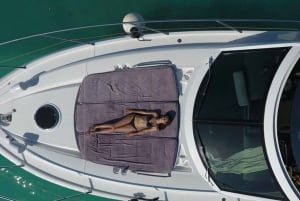 Cancun: Luxury Sunseeker 50 Yacht Charter to Isla Mujeres