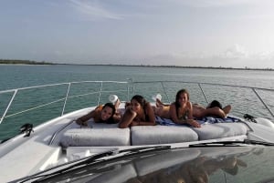 Cancun: Luxury Sunseeker 50 Yacht Charter to Isla Mujeres