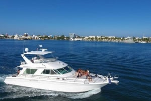 Cancun: Luxury Yacht Tour to Isla Mujeres with Chef - SR55C