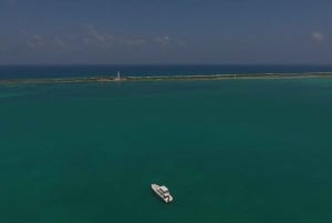 Cancun: Luxury Yacht Tour to Isla Mujeres with Chef - SR55C