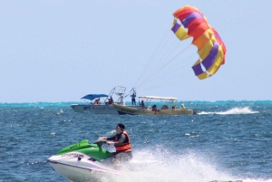 Cancún: Excursión en Parasailing y Jet Ski en la Bahía de Cancún