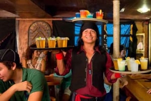 Cancún: Barco Pirata Capitán Garfio Cena de Langosta